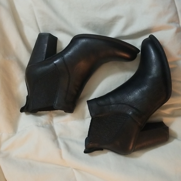 Ugg Black size 9 ankle boots - Picture 2 of 12